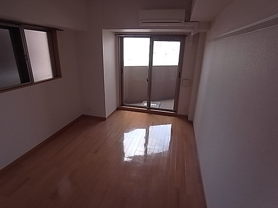 プレサンス神戸駅前グランツの洋室