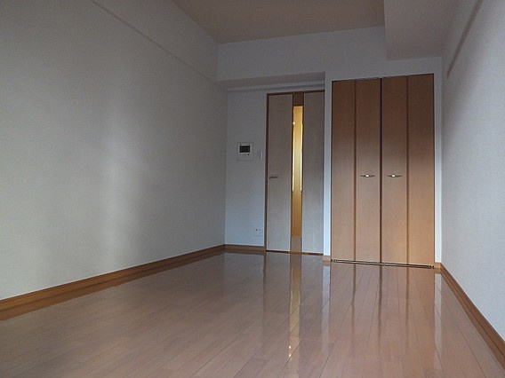 プレサンス神戸駅前グランツの居間・リビング