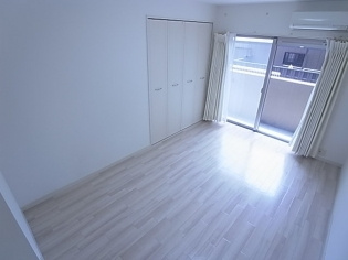 ラ・ウェゾン大石南町の洋室