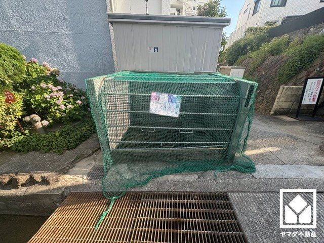 夙川第三コーポラスのその他共用部分|綺麗に整備されたゴミ出し場で気持ち良くお使い頂けます。