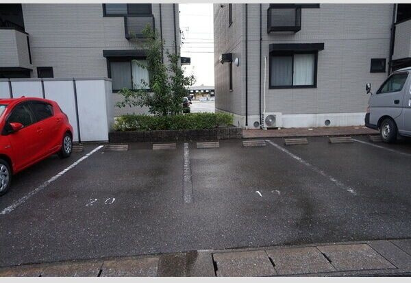 メゾン ド クリーク　Bの駐車場