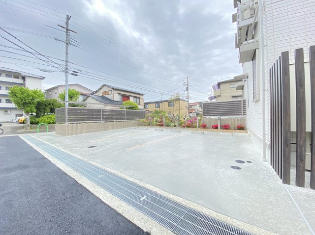 Droom茨木春日の駐車場