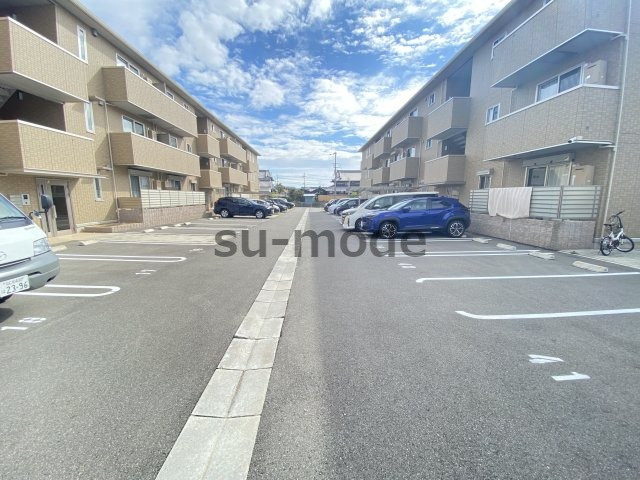 ソフィアコート鳥飼B棟の駐車場