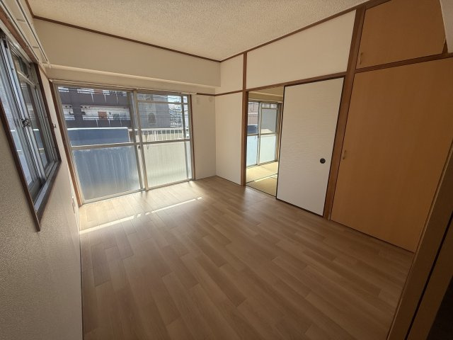 イーストヒル寺山の洋室
