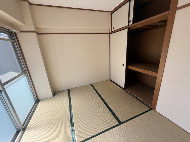イーストヒル寺山の和室