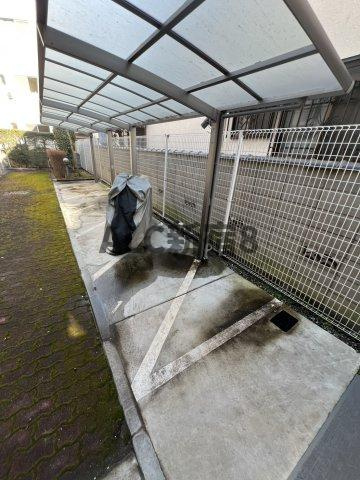 ドミトリ武蔵関の駐車場