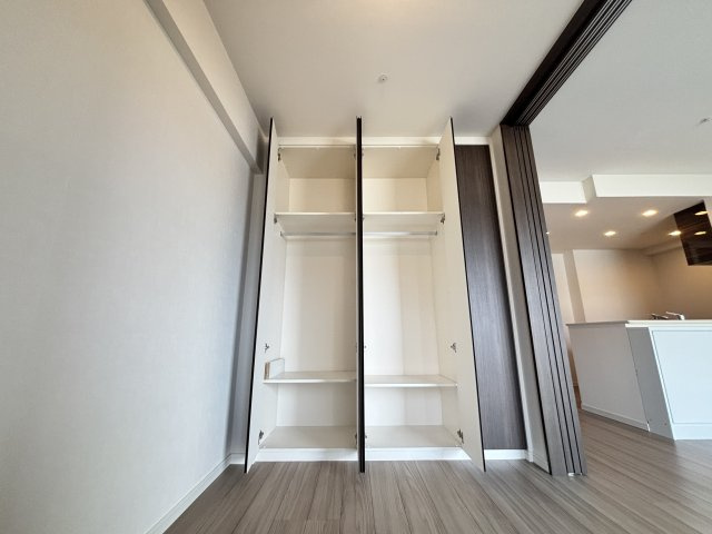 各部屋に収納完備しております★