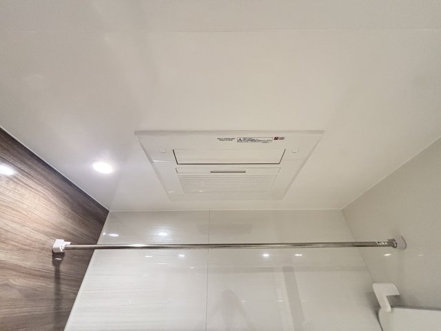 雨の日でも問題ない浴室乾燥機付き★