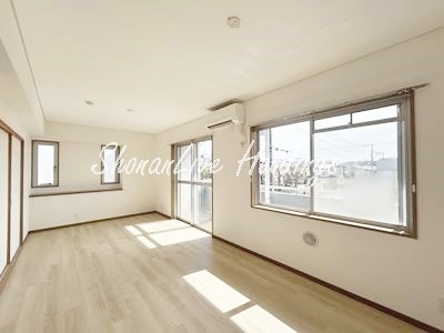 藤沢市弥勒寺３丁目の賃貸マンションの居間・リビング