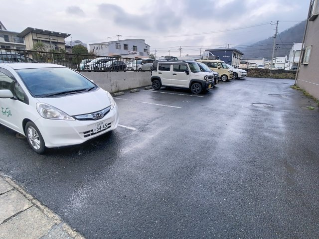 メゾン・ジュネスⅦの駐車場