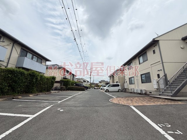 AXIS桑野Ⅲ B棟の駐車場