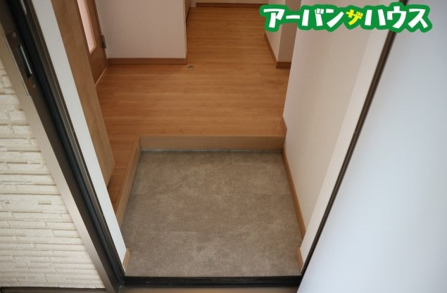 REGALEST 十日市の玄関