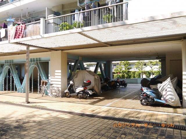 【その他共用部分】 | 前野台住宅第４号棟 | 入居者専用のバイク置場も備わっています！