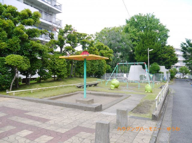 【その他共用部分】 | 前野台住宅第４号棟 | 前野台住宅には、入居者のかた達の憩いの場としての公園があります！