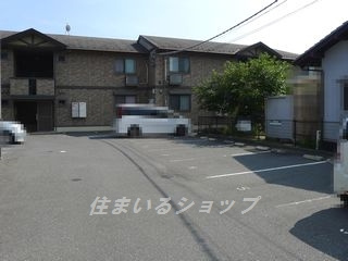 ヴィルヌーブマスダ　B棟の駐車場