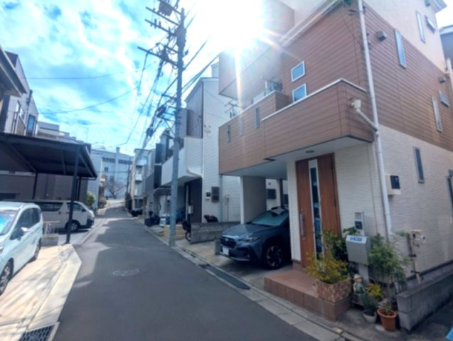 墨田区立花１丁目の戸建の前面道路含む現地写真