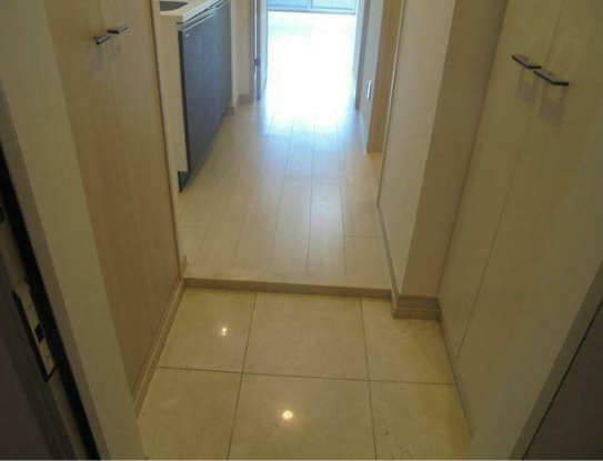 ガリシア新御徒町の玄関