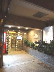 プレール・ドゥーク新宿御苑のエントランス|エントランス