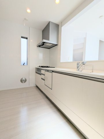 江東区亀戸７丁目の戸建のキッチン|～食器洗浄乾燥機付のキッチン写真～