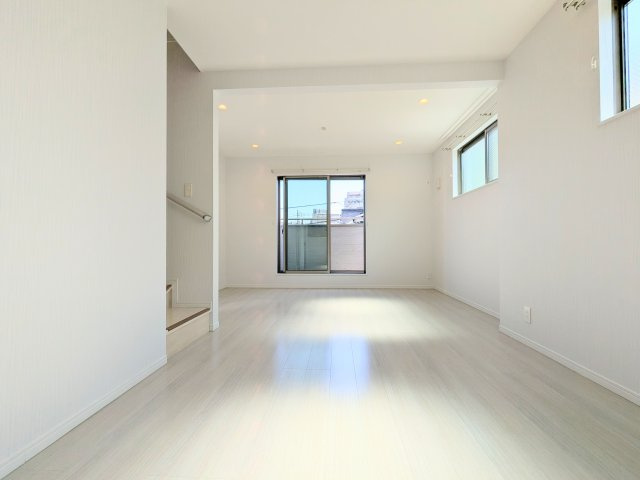 江東区亀戸７丁目の戸建の居間・リビング|～リビング写真～