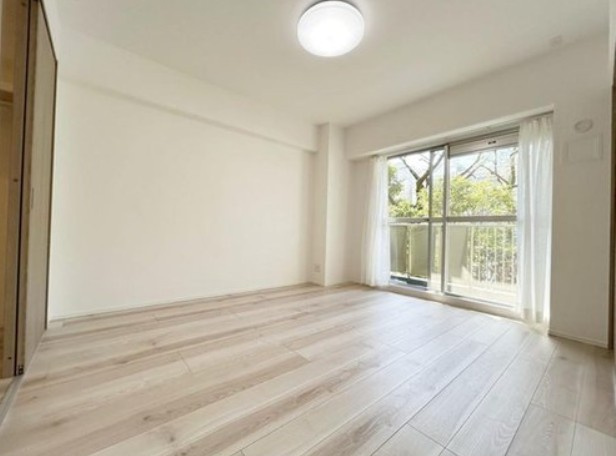 【洋室】 | サンシティJ棟 | うららかな陽射しがどのお部屋にも降り注ぎますように、快適さを追求した間取設計。