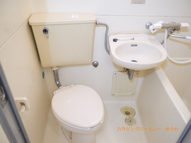 【トイレ】 | 日神パレス千川 | 洗面台とトイレは一体型の仕様。