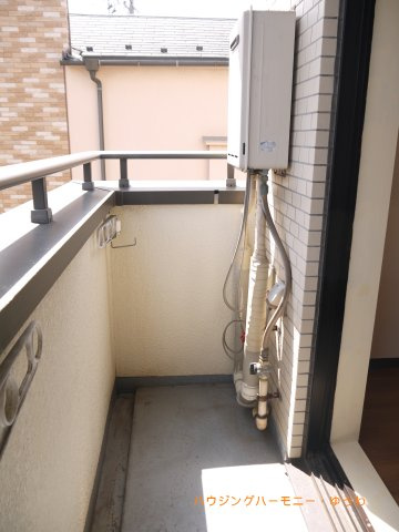 【バルコニー】 | 日神パレス千川 | バルコニー面、壁一面の掃き出し窓からたくさんの陽の光が入ってまいります！