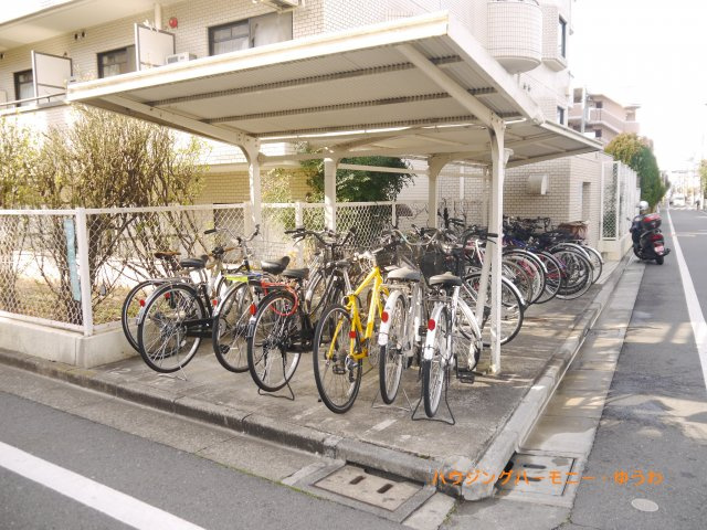 【駐輪場】 | 日神パレス千川 | 屋根付きの駐輪場となっていますので、雨の日でも大切な自転車が濡れずに済みます。