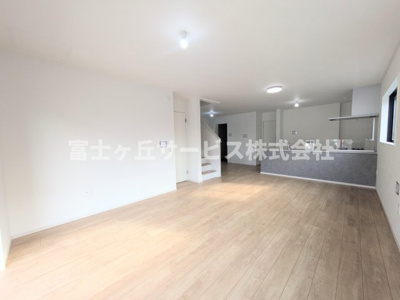 【居間・リビング】 | 浜松市中央区笠井町 2期 新築一戸建て | リビングです