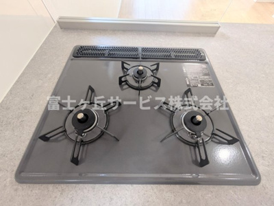 【その他】 | 浜松市中央区笠井町 2期 新築一戸建て | 3口コンロがあります