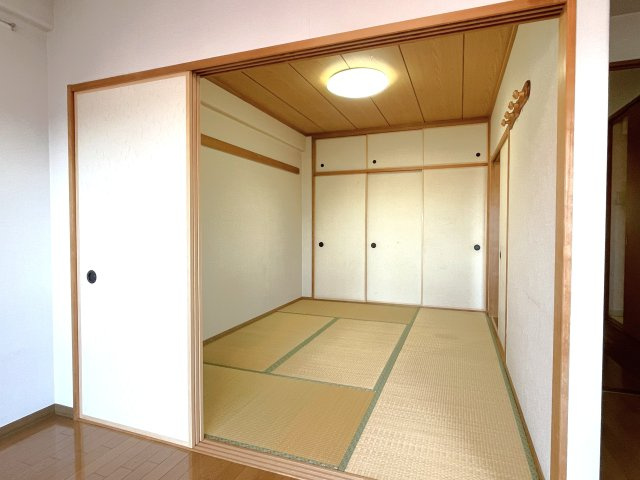 サーパス若草町の和室