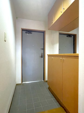 サーパス若草町の玄関