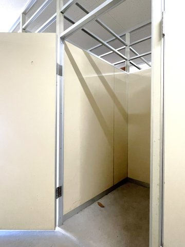サーパス若草町のその他共用部分|1階共用部分には各住戸にトランクルームがあります