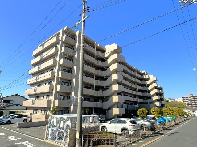 サーパス若草町の外観