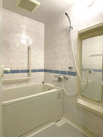 サーパス若草町の浴室