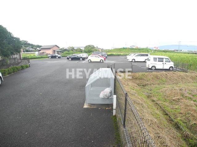 グランディール高来の駐車場