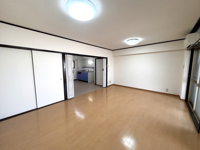 三宅マンションの居間・リビング