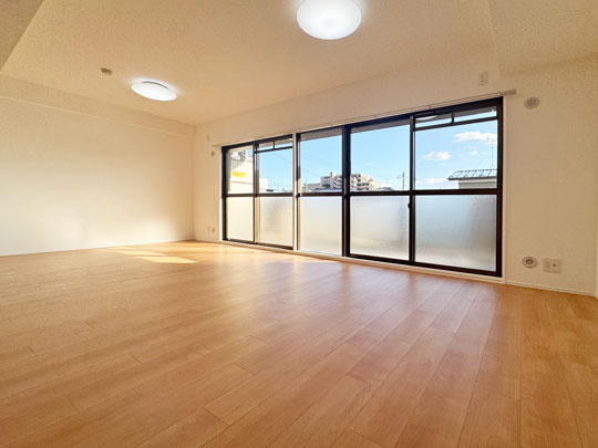 グラン・コート多賀城弐番館の居間・リビング