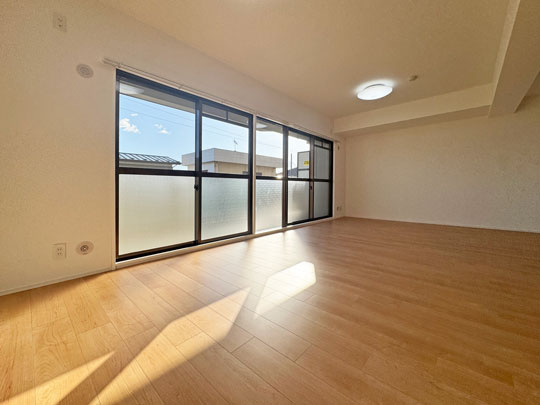 グラン・コート多賀城弐番館の居間・リビング