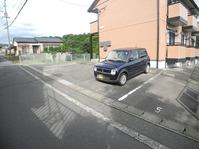 セジュールサンライズBの駐車場