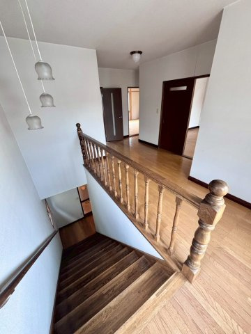 小樽市花園3丁目の内装|2階→3階階段