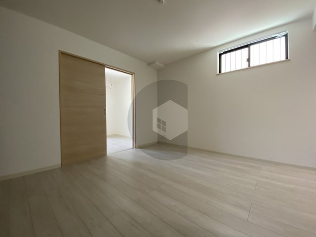 badge tomoi Est4の内装