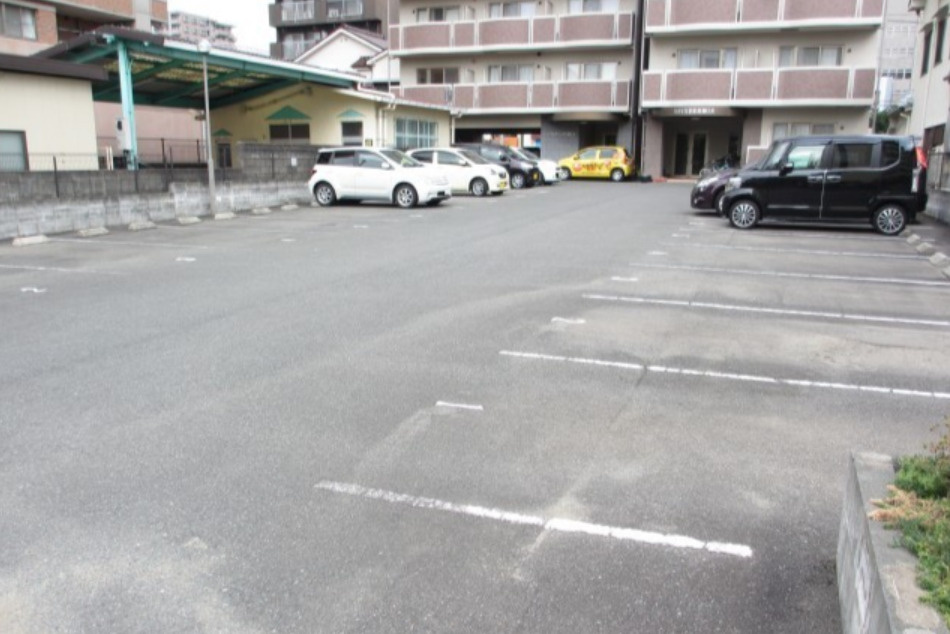 クンプリールの駐車場