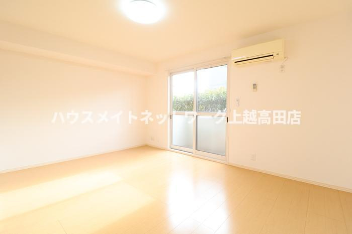 グランシャトー Ｂの居間・リビング|ＬＤＫ
