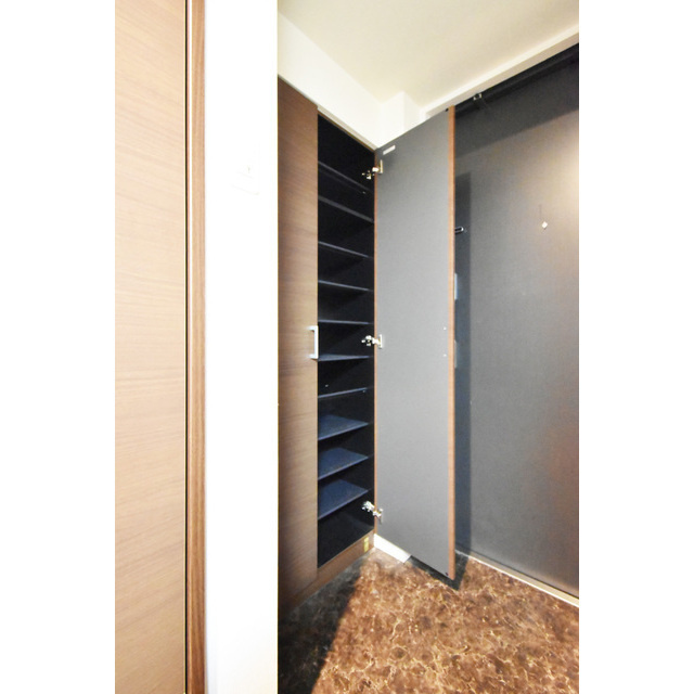 スプランディッド淀屋橋DUEの玄関