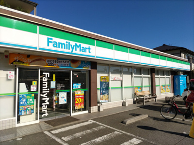 ファミリーマート さいたま大戸四丁目店まで300ｍ