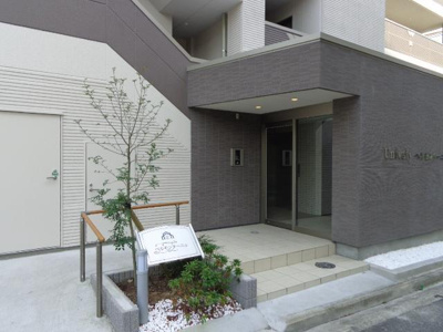 【エントランス】 | ベルモンターニュ | 外観写真（昼）