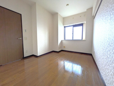 北向き4.5帖洋室です