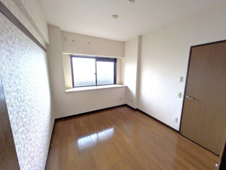 北向き4.5帖洋室です