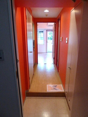 【その他】 | グラチアトルリ | 共有部からの室内　※前回募集時2020.7撮影